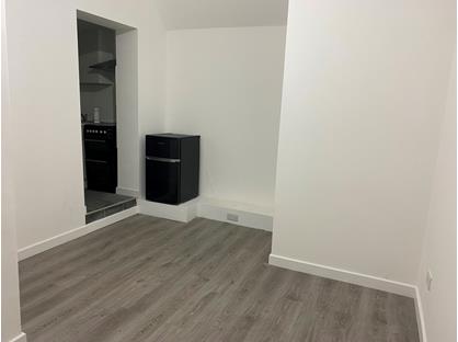 Studio Flat, Hertford Road, N9