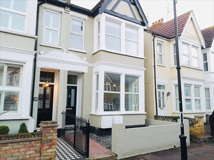 1 Bed Flat, Pall Mall, SS9