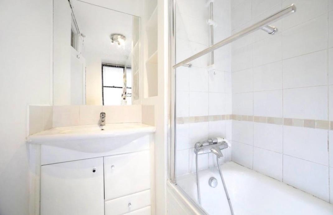 1 Bed Flat, Boswell House, WC1N photo 4