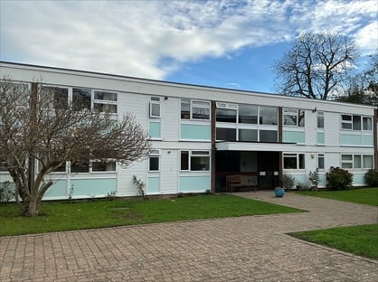 2 Bed Flat, Park Close, TW12