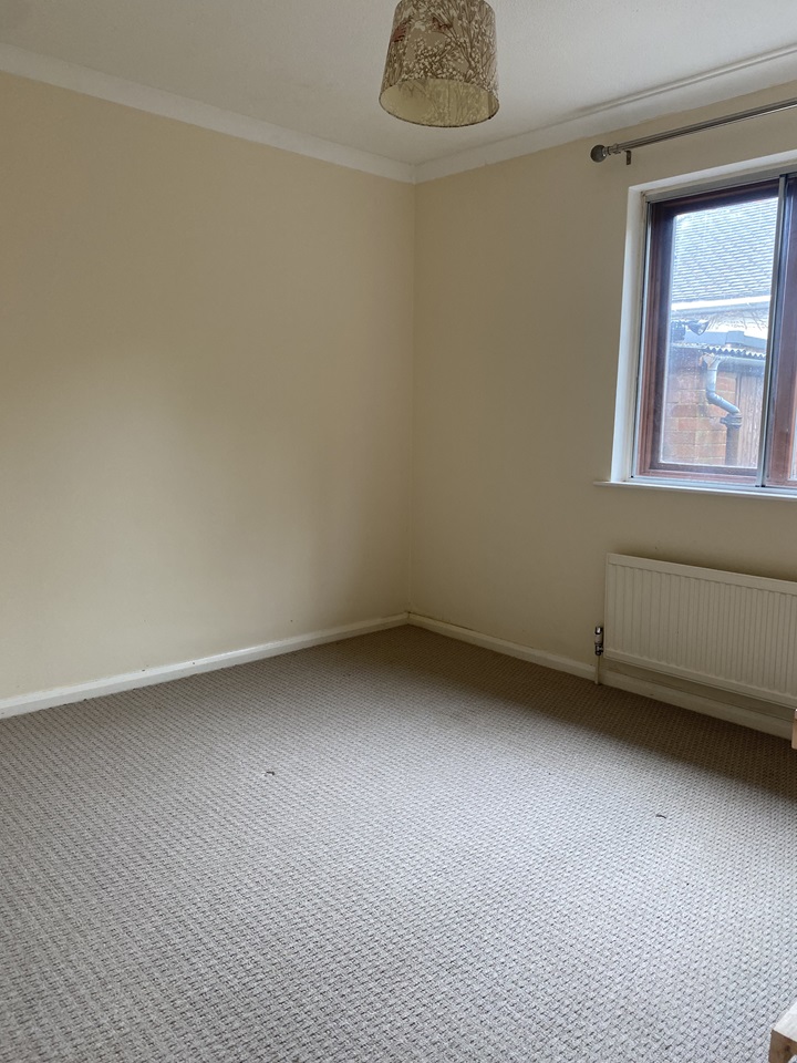Luton 2 Bed Detached House, Hayhurst Road, LU4 To Rent Now for £