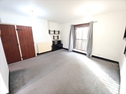 Studio Flat, Week Street, ME14