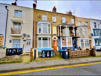 1 Bed Flat, West Cliff Road, CT11