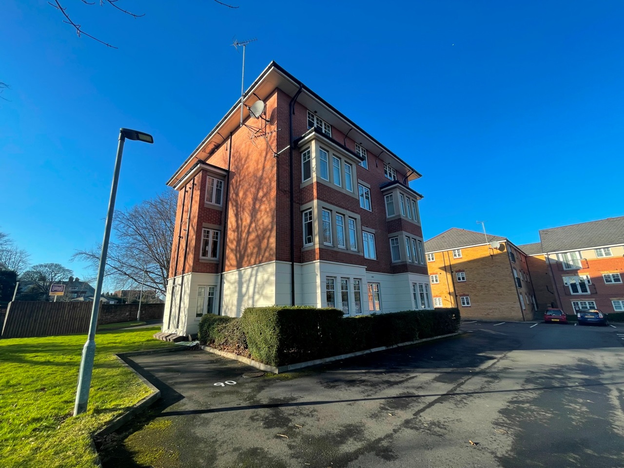 2 Bed Flat, Davenham Court, L15