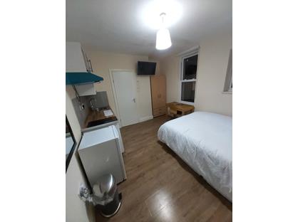 Studio Flat, Finchley Road, NW11