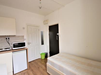 Studio Flat, Cricklewood Broadway, NW2