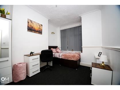 Room in a Shared House, Mackenzie Road, M7
