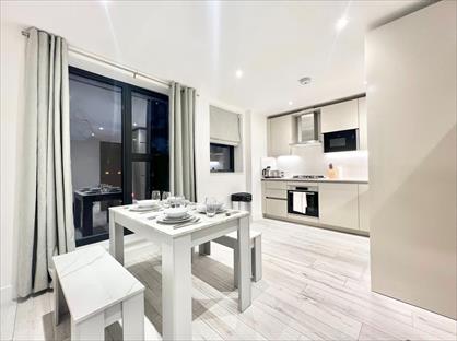 3 Bed Flat, Queens Walk, NW9