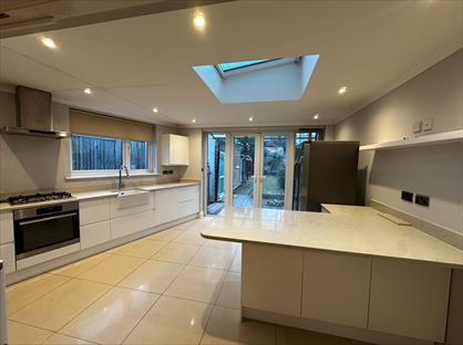 4 Bed Semi-Detached House, Oakhampton Road, NW7