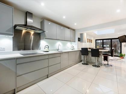 4 Bed Terraced House, Mandela Street, SW9