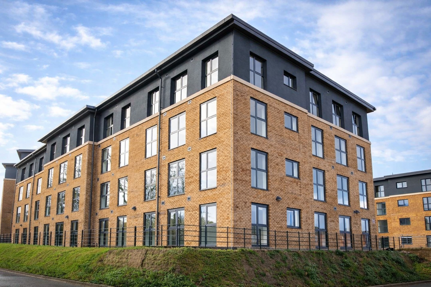 1 Bed Flat, Fox House, DE1, N1 7GU