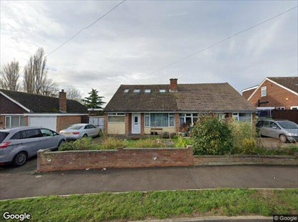 4 Bed Bungalow, Brookfield Road, MK41