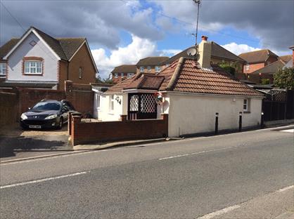 3 Bed Bungalow, Frederick Road, TN35