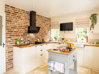 4 Bed Detached House, Front Street, YO25