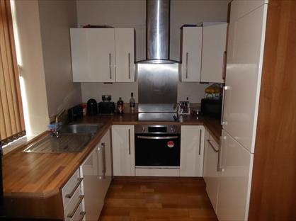 1 Bed Flat, Bryanstone Road, BD4