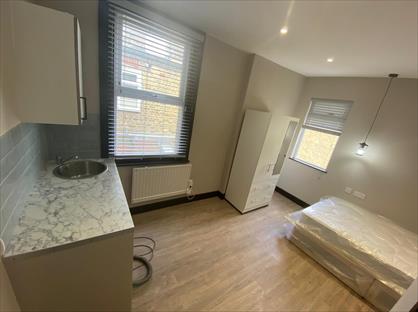 Studio Flat, Abbey Road, SW19