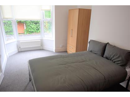 Room in a Shared House, Church Walk, S80