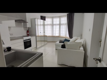 Studio Flat, Flower Lane, NW7