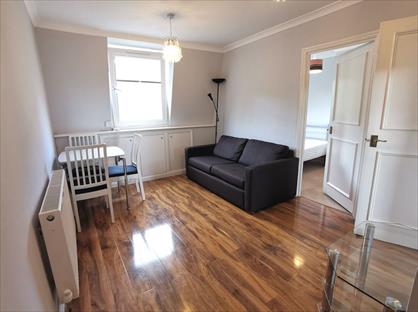 2 Bed Flat, Old Brompton Road, SW5