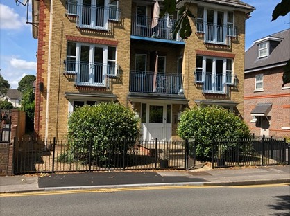 2 Bed Flat, Hazelwood Court, SL6