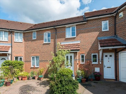 3 Bed Semi-Detached House, Manatee Place, SM6