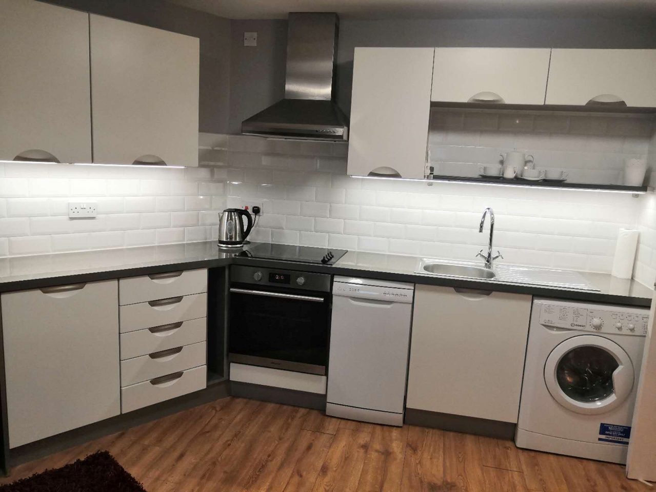 2 Bed Flat, Boston Street, M15 photo 5