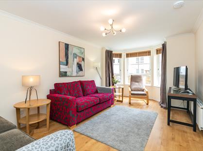 2 Bed Flat, Dicksonfield, EH7