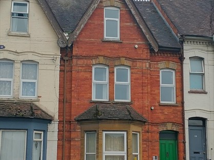 1 Bed Flat, Hendford Hill, BA20