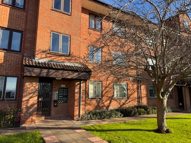 Reading - 1 Bed Flat, Tippett Rise, RG2 - To Rent Now for £1,000.00 p/m