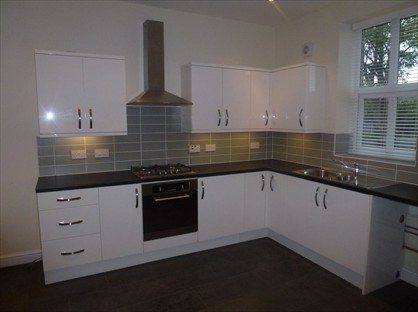 3 Bed Terraced House, Lambgates, SK13