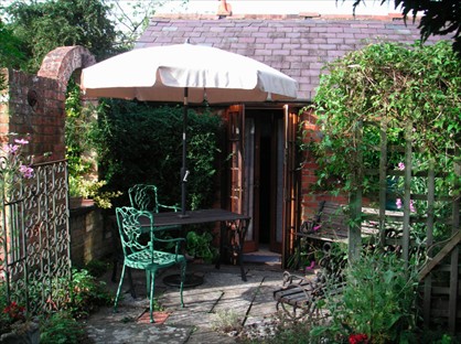 1 Bed Flat, Hunts Common, RG27