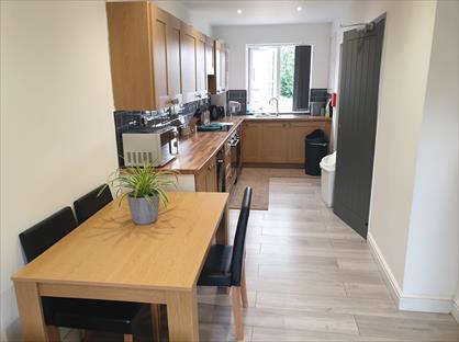 5 Bed Semi-Detached House, Draycot, TF3