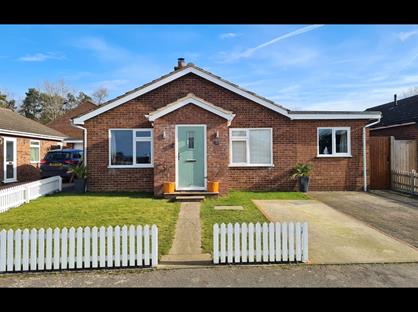 3 Bed Bungalow, Covey Way, IP27