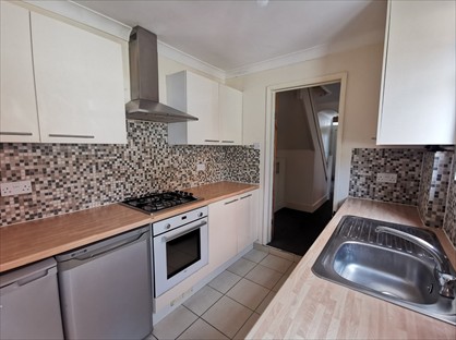 3 Bed Semi-Detached House, Elm Park, RG30