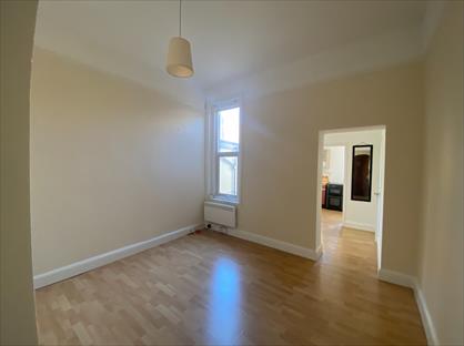 1 Bed Flat, Elphinstone Road, PO5