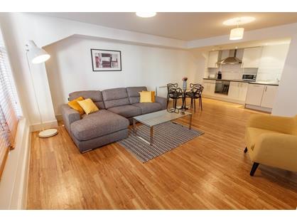 Studio Flat, Victoria Street, L2