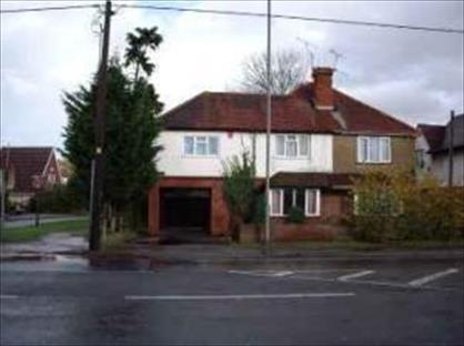 4 Bed Semi-Detached House, Reading Road, RG41