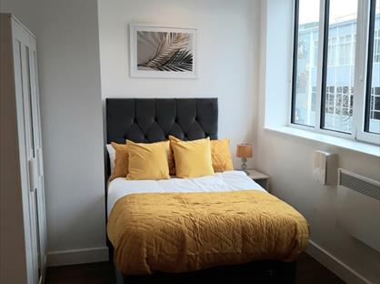 Studio Flat, Tontine Street, ST1