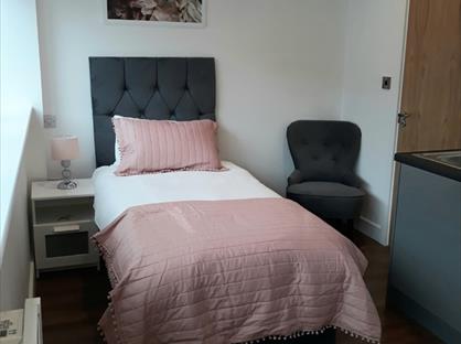 Studio Flat, Tontine Street, ST1