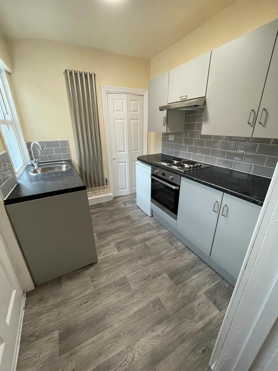 1 Bed Flat, Landseer Avenue, LS13