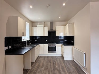 2 Bed Flat, Shaw, OL2