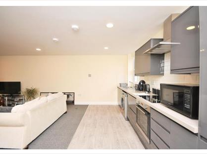 1 Bed Flat, High Street, BR7