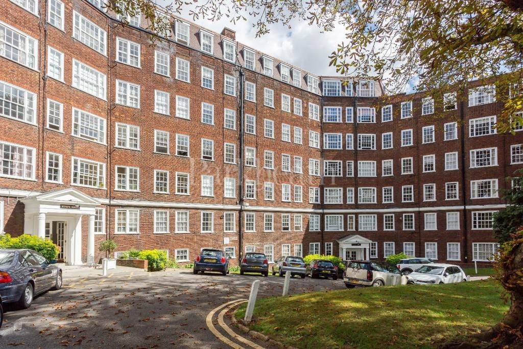 London - 2 Bed Flat, Eton Hall, NW3 - To Rent Now for £2,800.00 p/m