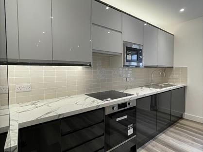 2 Bed Flat, High Street, GU15