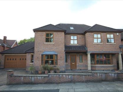 6 Bed Detached House, Northdene Drive, OL11