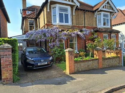 6 Bed Semi-Detached House, Mareschal Road, GU2