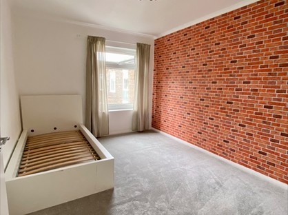 2 Bed Flat, Woodcote Road, SM6
