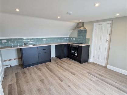 1 Bed Flat, Undercliff Road West, IP11
