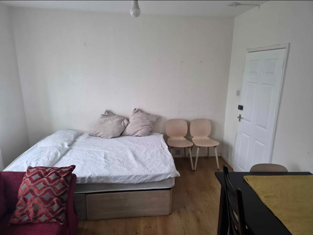 Room in a Shared Flat, West Pilton Rise, EH4 photo 5