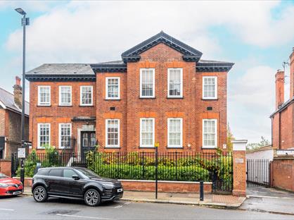 2 Bed Flat, Autumn Rise, W4